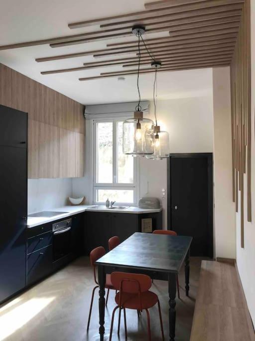 Grand Appartement En Maison De Ville Valreas Exterior photo