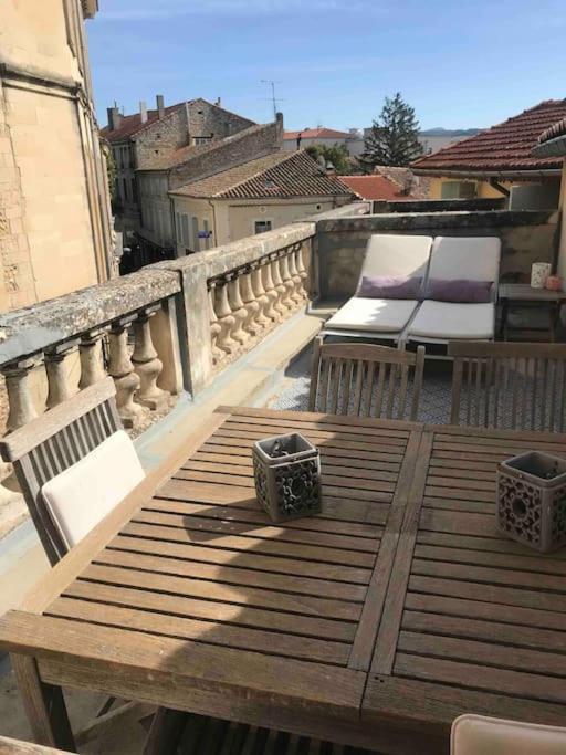 Grand Appartement En Maison De Ville Valreas Exterior photo