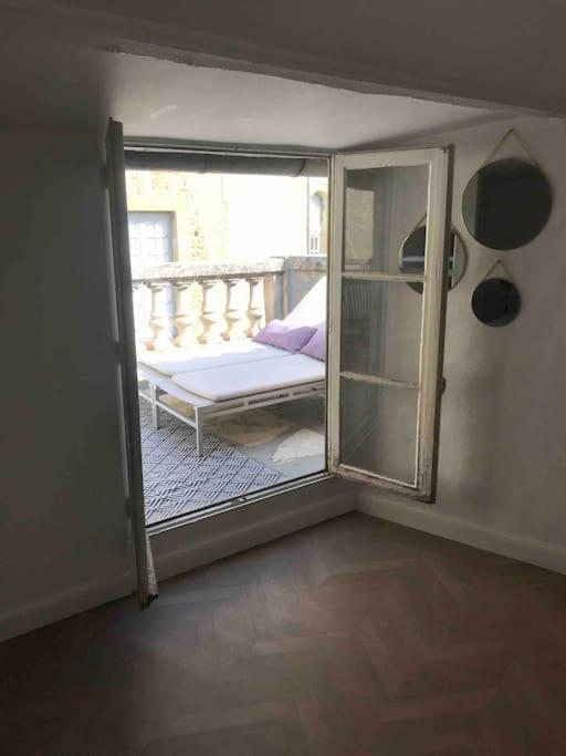 Grand Appartement En Maison De Ville Valreas Exterior photo