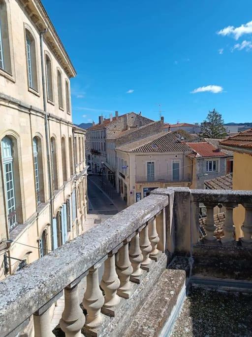 Grand Appartement En Maison De Ville Valreas Exterior photo